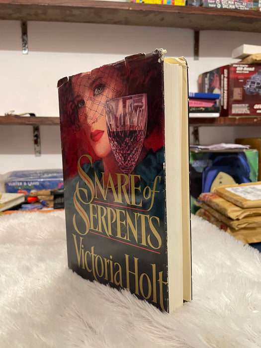 SNARE OF SERPENTS by Victoria Holt - old hardcover